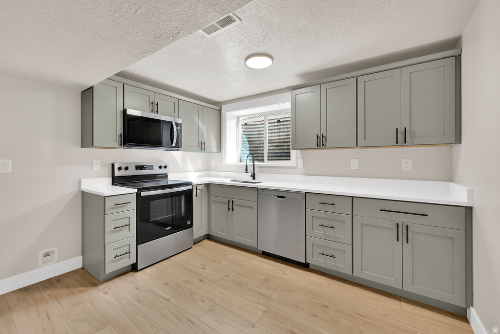 9 W PARK DR Kaysville, UT 84037