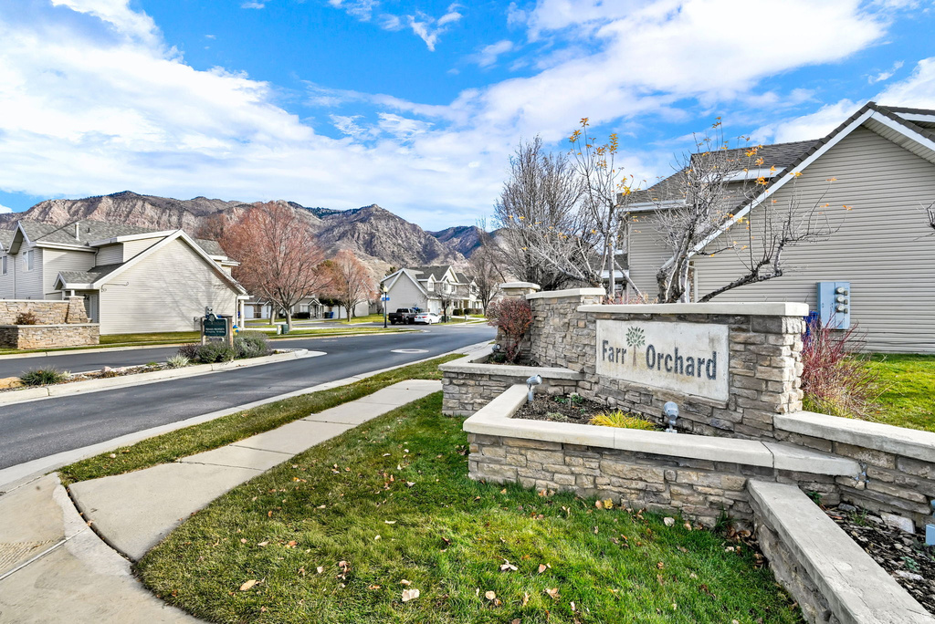 1430 COBBLESTONE LN Ogden, UT 84404