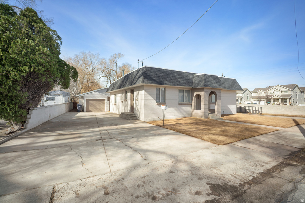 8558 S CENTER ST Sandy, UT 84070