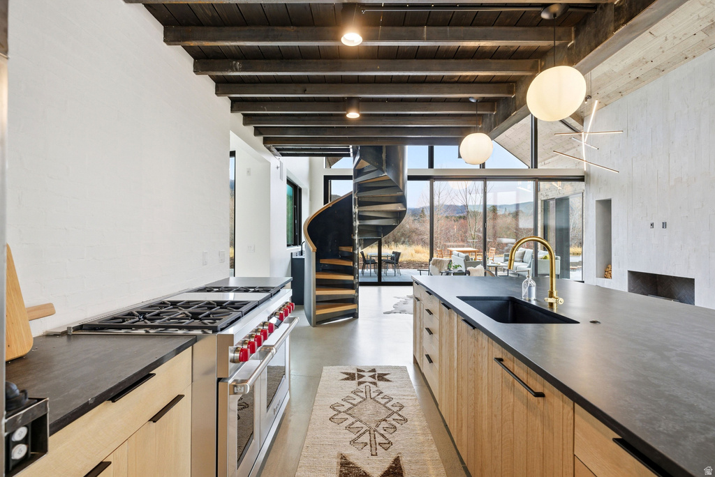 6950 N RIVER VALLEY DR Peoa, UT 84061