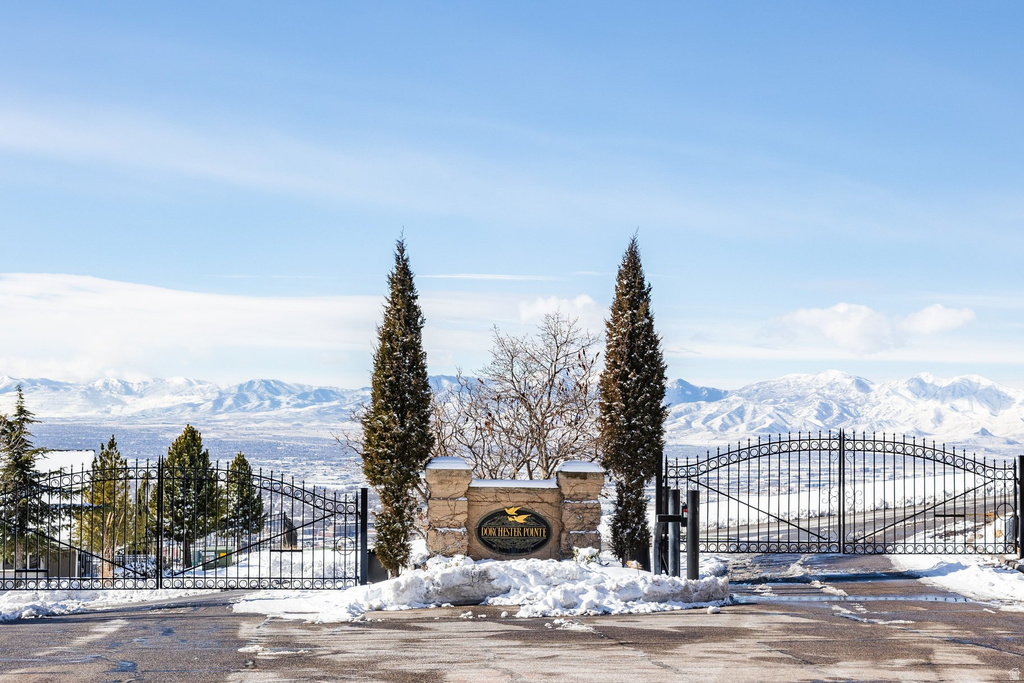 857 N SANDHURST DR Salt Lake City, UT 84103