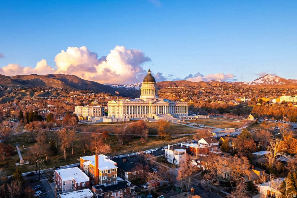 857 N SANDHURST DR Salt Lake City, UT 84103