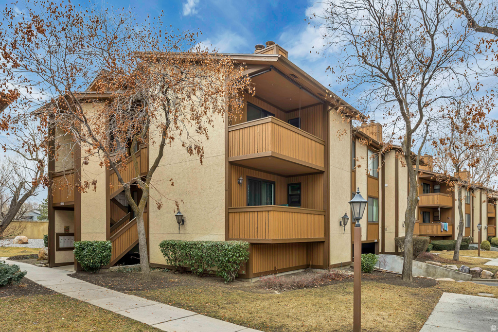 6904 S COUNTRYWOODS CIR #27D Cottonwood Heights, UT 84047