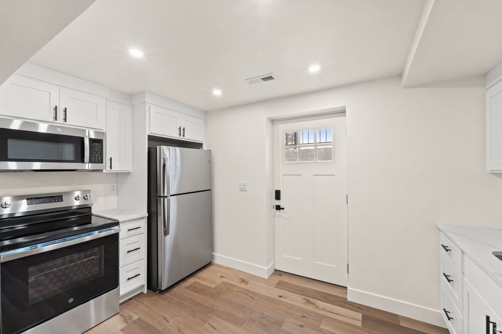 9073 S ELMHEARST DR West Jordan, UT 84088