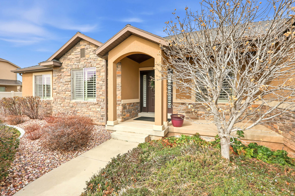 332 W 700 N Santaquin, UT 84655