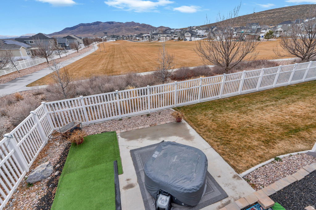 758 N PINNACLE LN Saratoga Springs, UT 84045