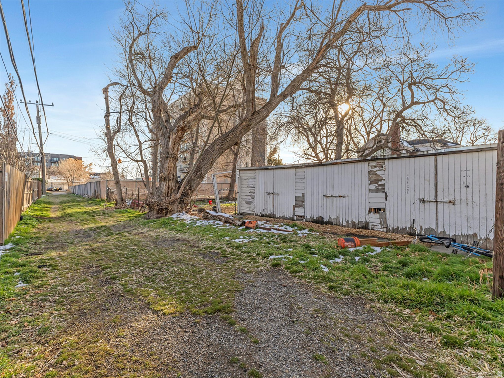 1995 S LINCOLN ST Salt Lake City, UT 84105