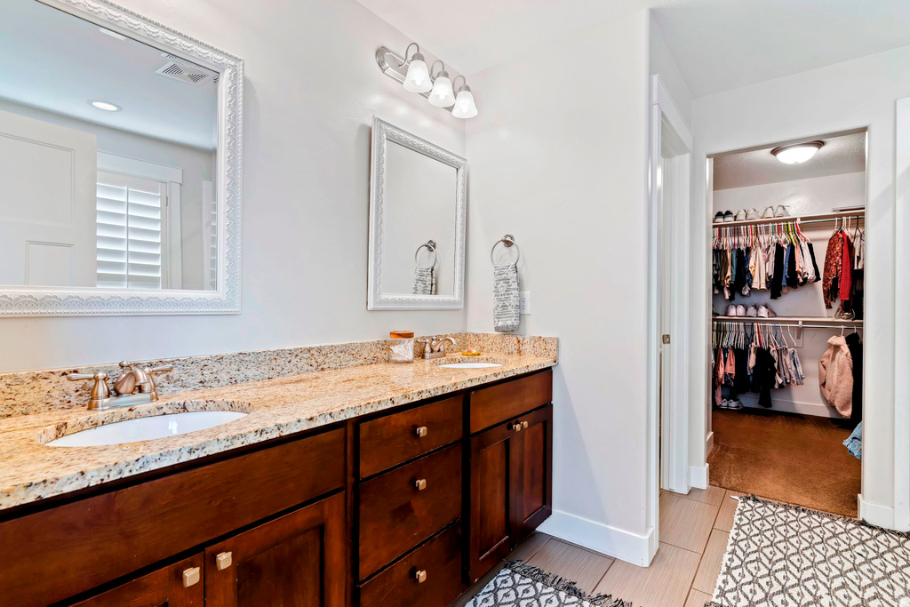 141 W GAILEY LN Kaysville, UT 84037