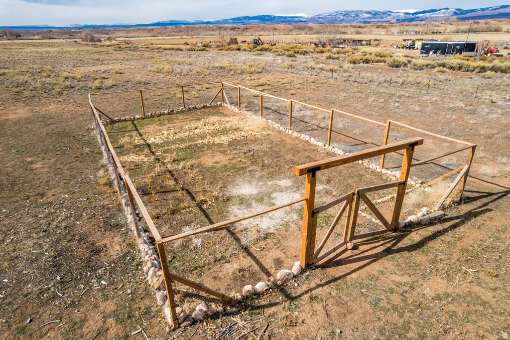 8356 N 9750 E Lapoint, UT 84039