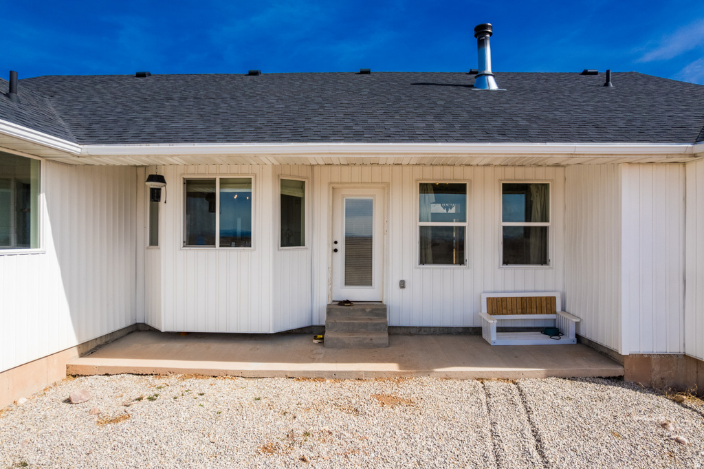 8356 N 9750 E Lapoint, UT 84039