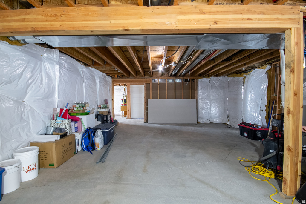 8356 N 9750 E Lapoint, UT 84039