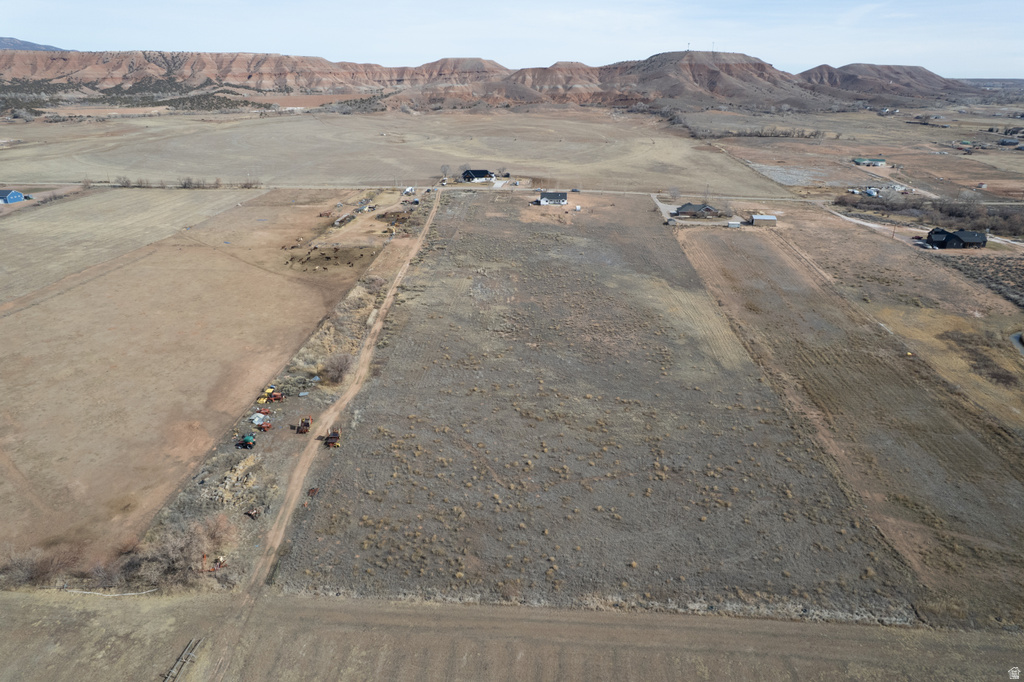 8356 N 9750 E Lapoint, UT 84039