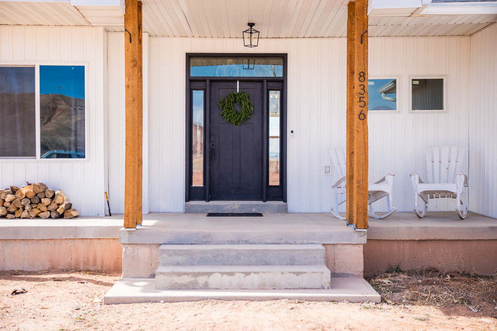 8356 N 9750 E Lapoint, UT 84039