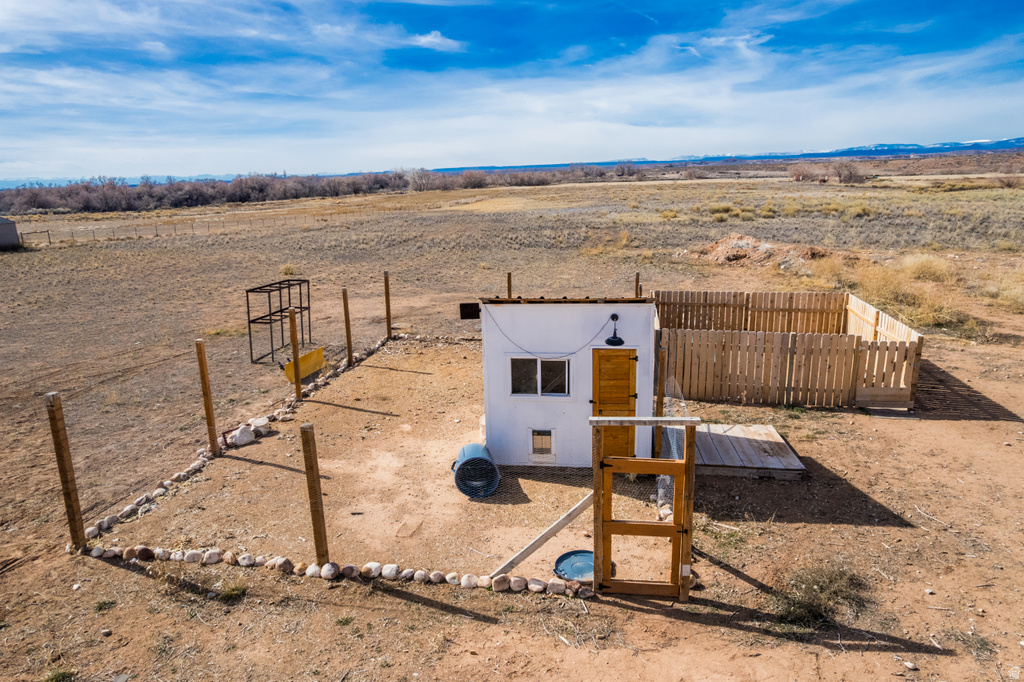 8356 N 9750 E Lapoint, UT 84039