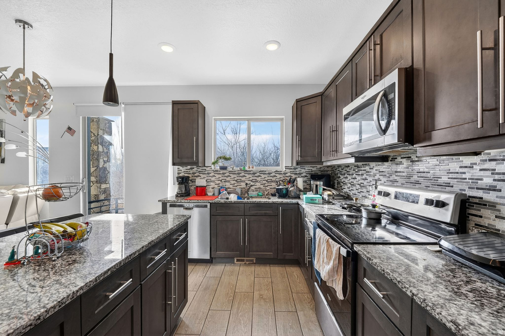 127 W HARVEST VILLAGE LN Saratoga Springs, UT 84045