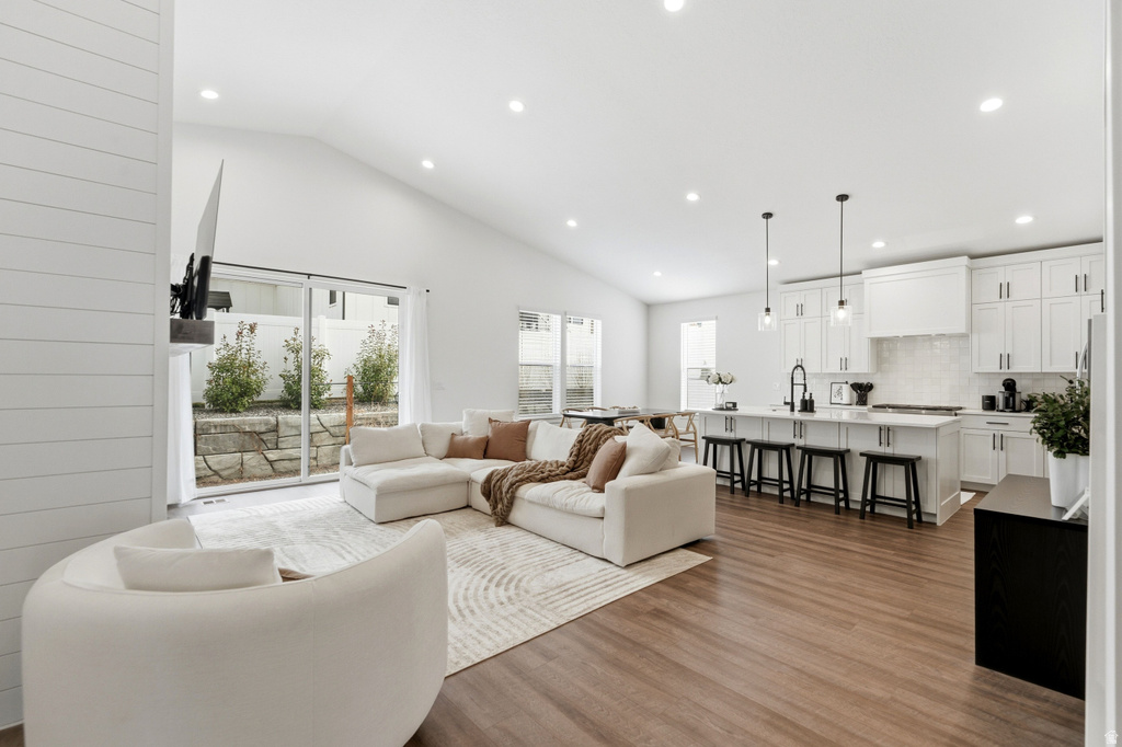 8569 S ROUND STONE CV #8 Sandy, UT 84094