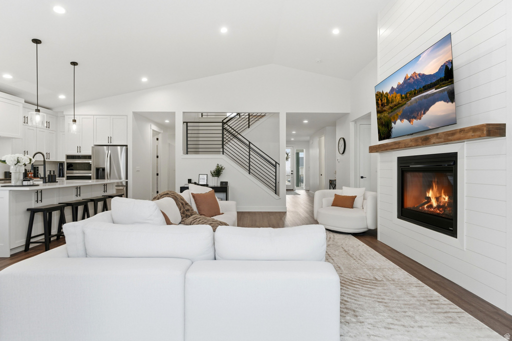 8569 S ROUND STONE CV #8 Sandy, UT 84094