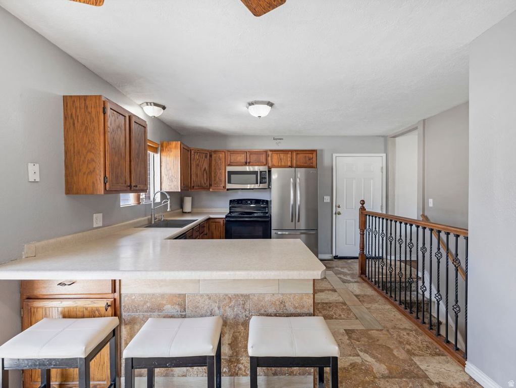 5833 S SANFORD DR Salt Lake City, UT 84123