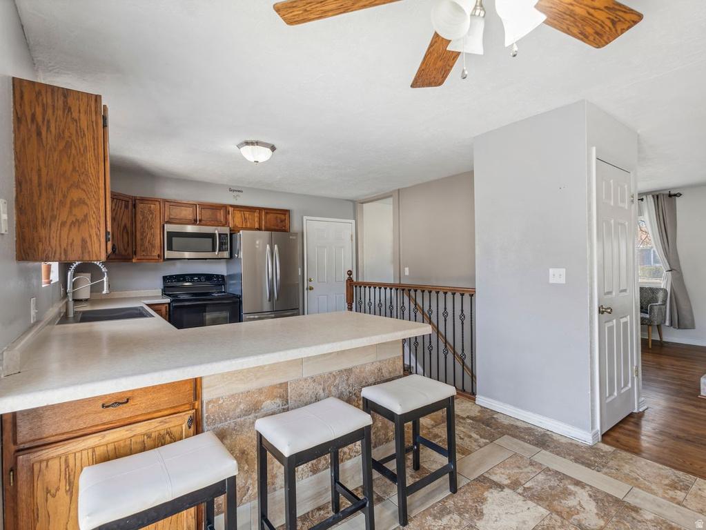 5833 S SANFORD DR Salt Lake City, UT 84123