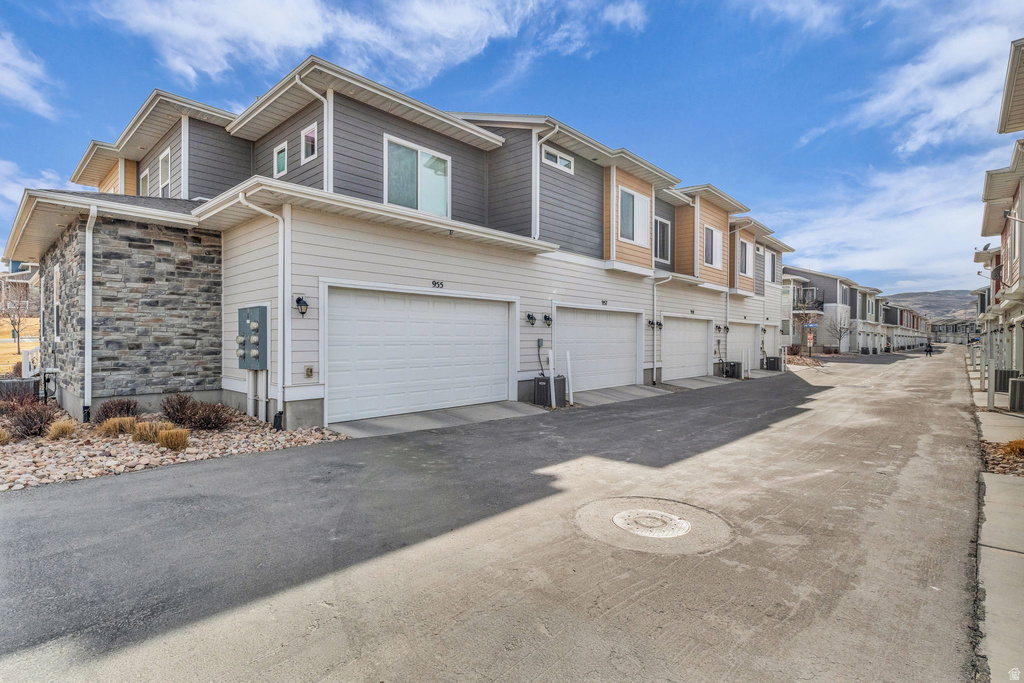 961 W CYAN VALLEY WAY Bluffdale, UT 84065