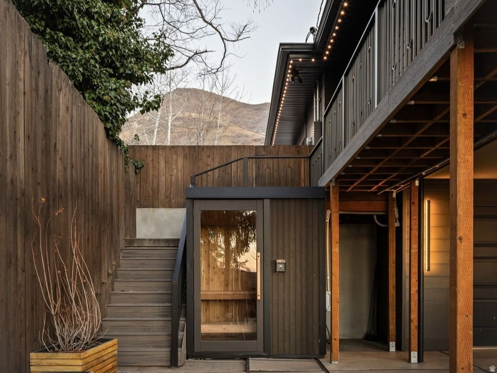 1404 S CANTERBURY DR Salt Lake City, UT 84108