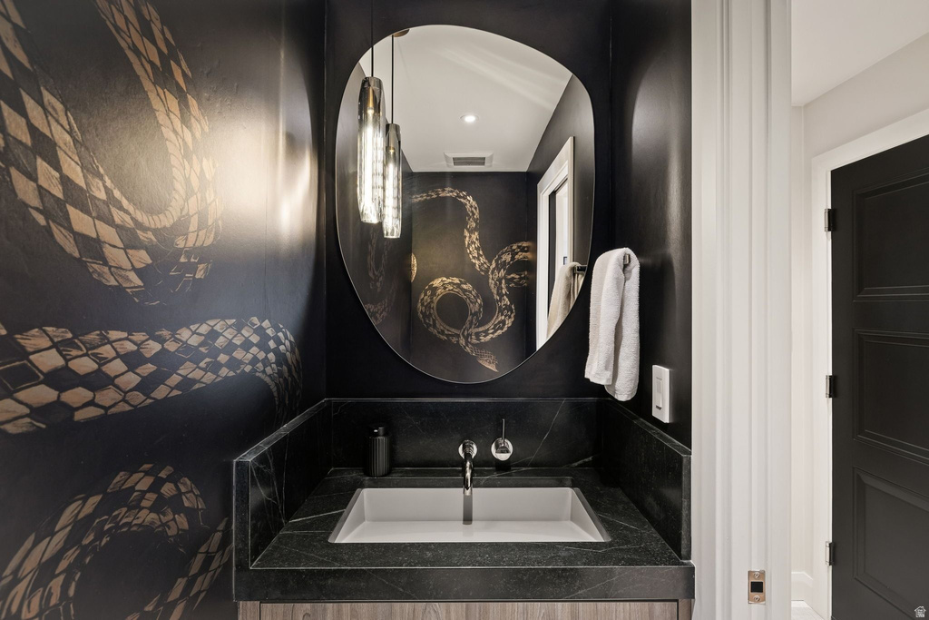 1404 S CANTERBURY DR Salt Lake City, UT 84108