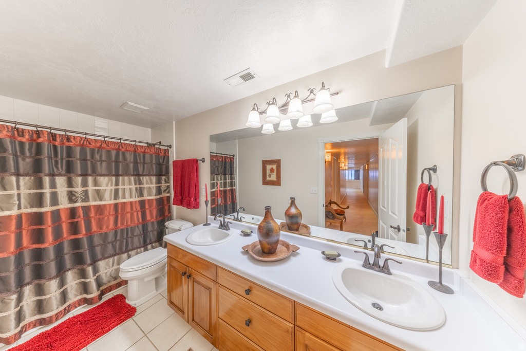 1129 E SANDERS RD Sandy, UT 84094