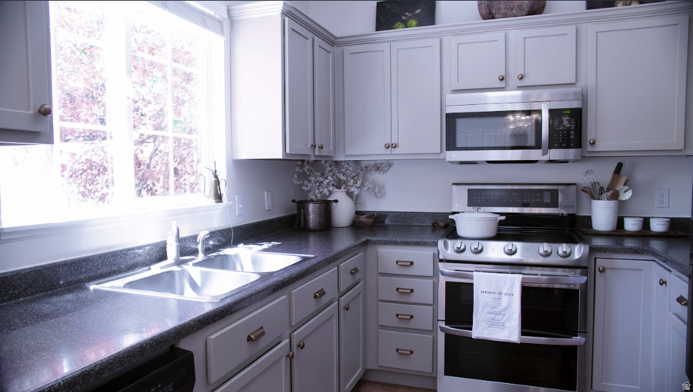 5561 W GERONIMO WAY West Jordan, UT 84081