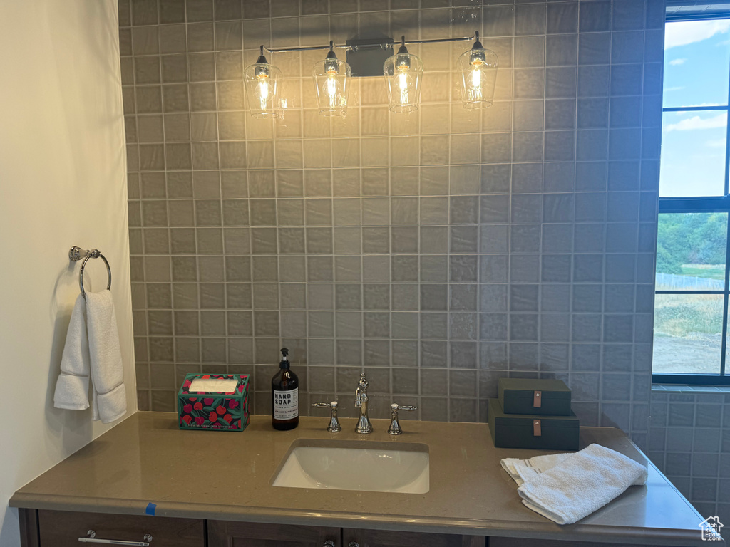 Vanity with an integrated sink and light-colored countertop