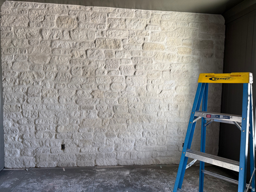 Stone accent wall featuring light-colored, varied-sized stone blocks with contrasting dark grout lines