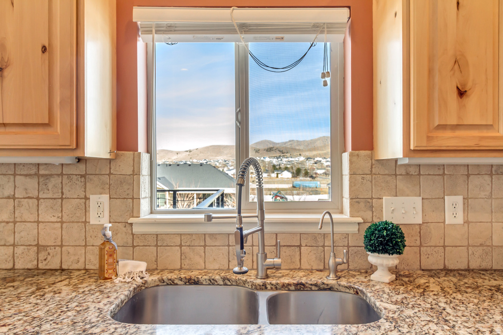 2479 E PRAIRIE VIEW DR Eagle Mountain, UT 84005