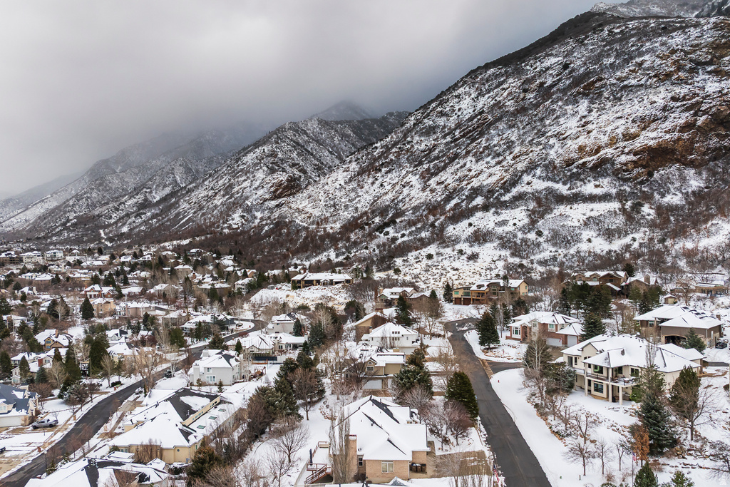 2403 E BEAR CIR Draper, UT 84020