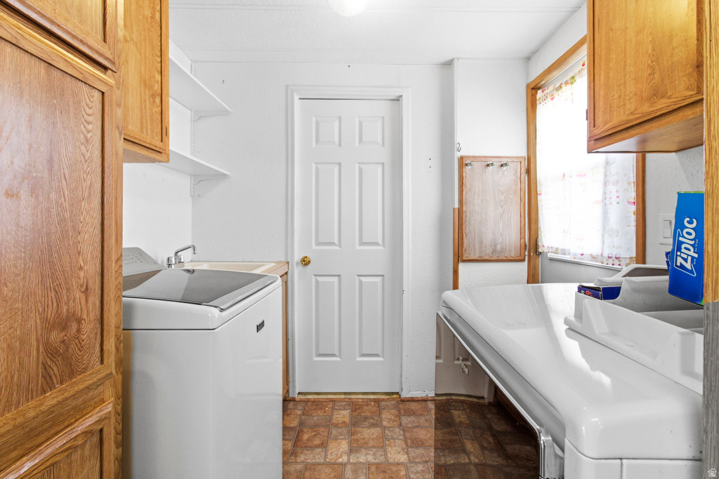 268 S 250 E Aurora, UT 84620