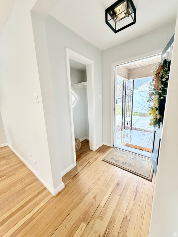 1944 E SPRING LN Holladay, UT 84117