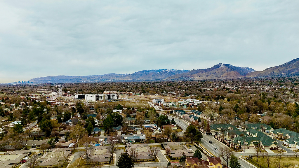 1944 E SPRING LN Holladay, UT 84117