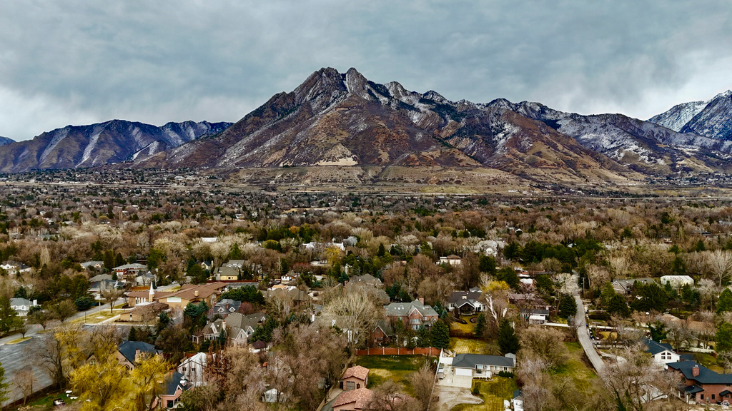 1944 E SPRING LN Holladay, UT 84117