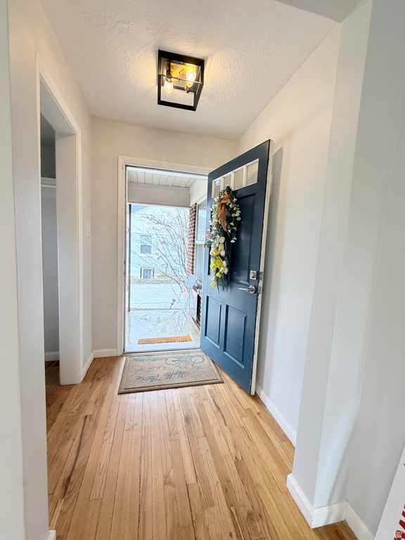 1944 E SPRING LN Holladay, UT 84117