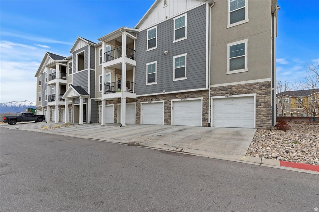 660 N EMERY LN Vineyard, UT 84059