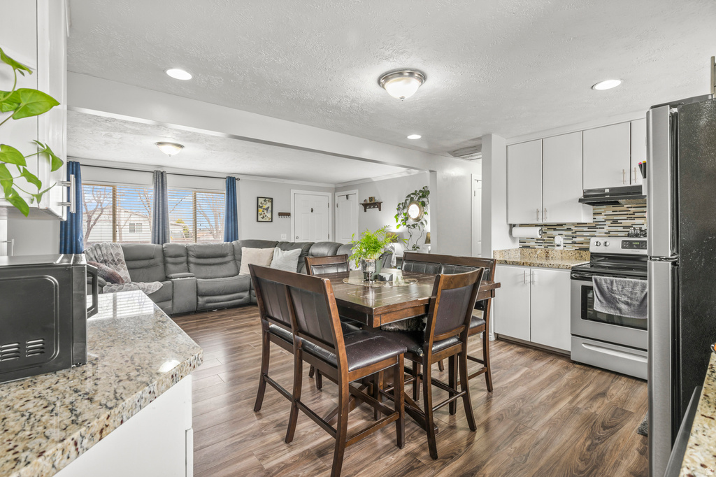 7883 W GLENWOOD AVE Magna, UT 84044