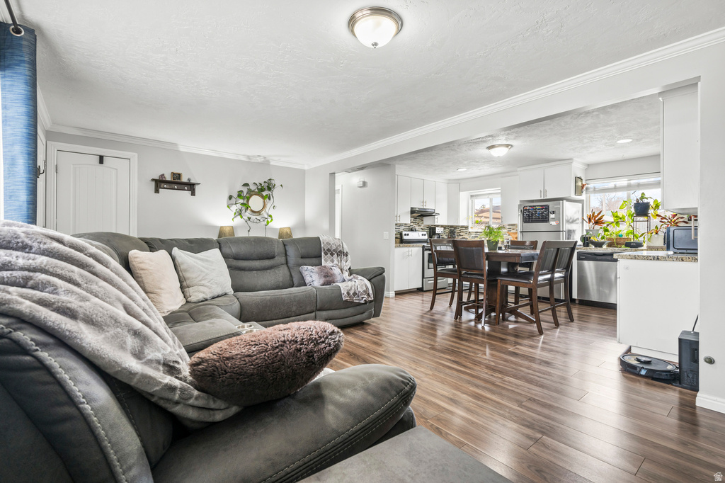 7883 W GLENWOOD AVE Magna, UT 84044