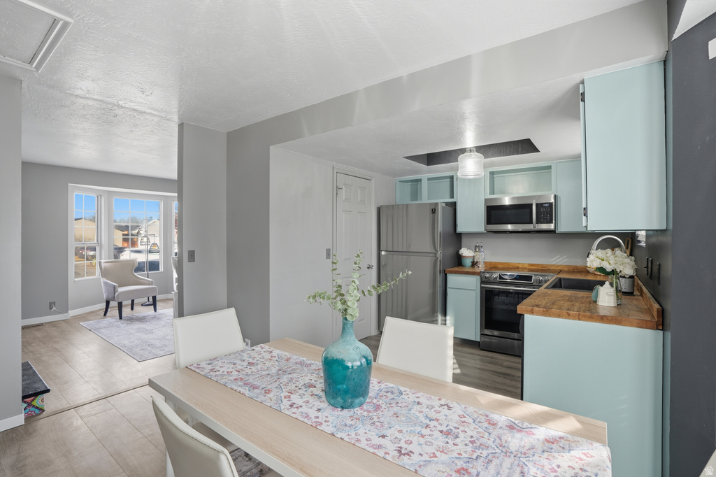 6758 S BLUE FLOWER CT West Jordan, UT 84081