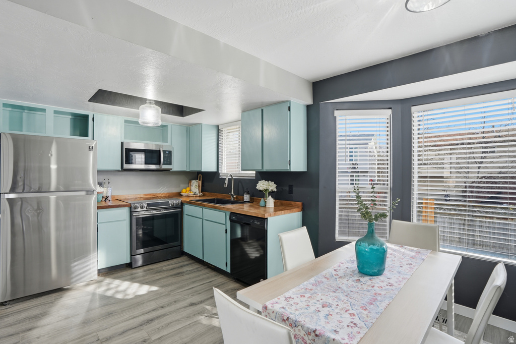 6758 S BLUE FLOWER CT West Jordan, UT 84081