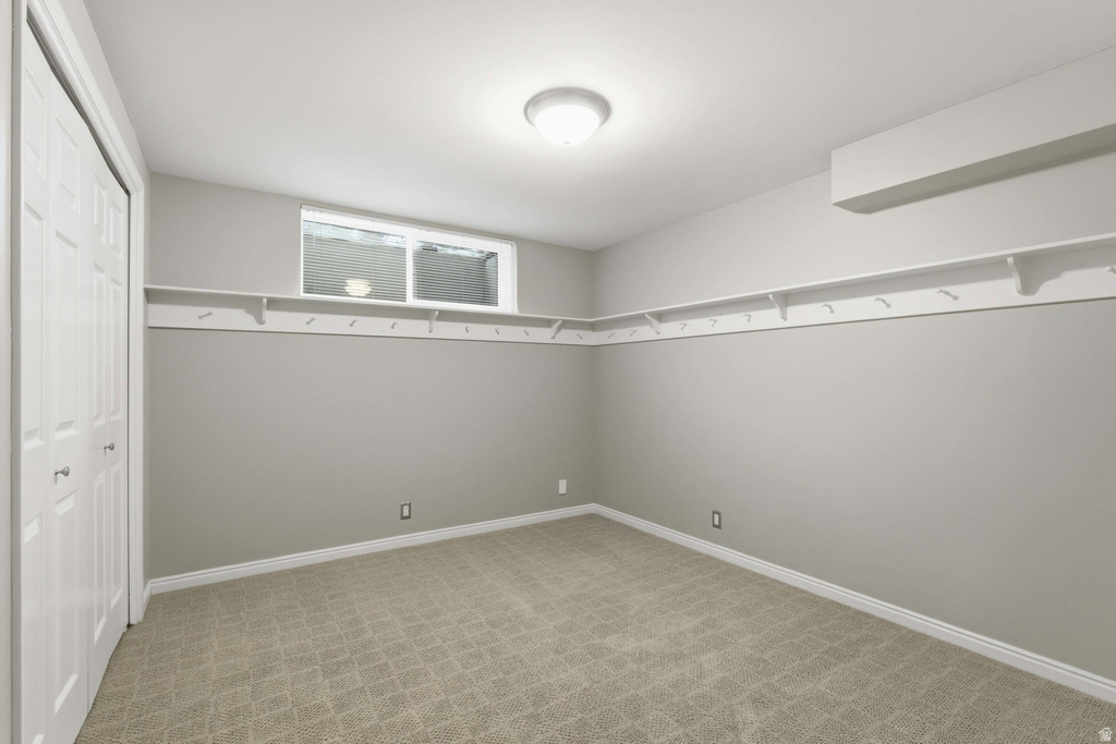 920 N LITTLE VALLEY RD Salt Lake City, UT 84103