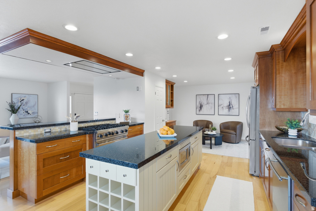 920 N LITTLE VALLEY RD Salt Lake City, UT 84103