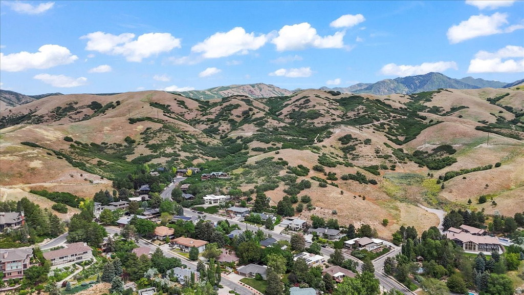 920 N LITTLE VALLEY RD Salt Lake City, UT 84103