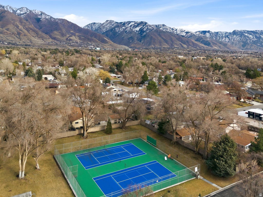 1592 E PARK PL Holladay, UT 84121