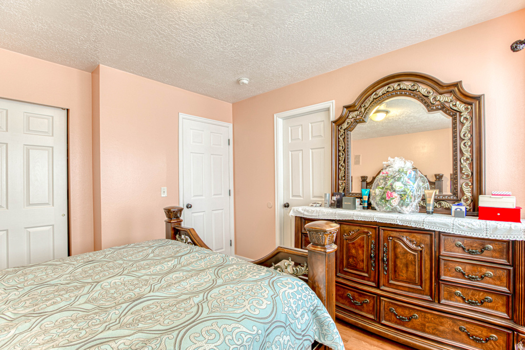 1735 W DALE RIDGE AVE Salt Lake City, UT 84116