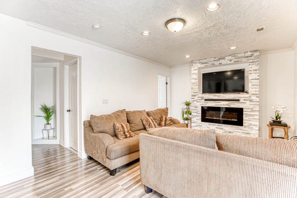 1735 W DALE RIDGE AVE Salt Lake City, UT 84116