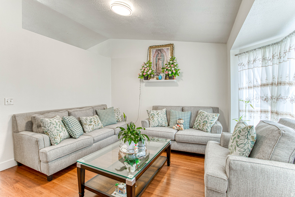 1735 W DALE RIDGE AVE Salt Lake City, UT 84116