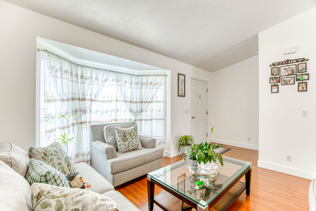 1735 W DALE RIDGE AVE Salt Lake City, UT 84116